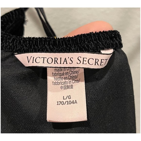 VICTORIA'S SECRET Velvet Frill Sleeve Black Romper - Picture 4 of 6